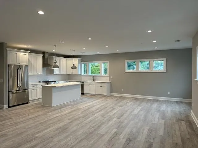 21 N Main St — Photo 4