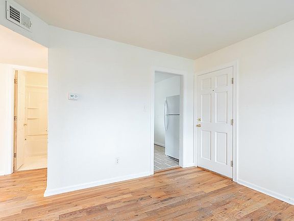 3rd image of 2917 M St APT C
