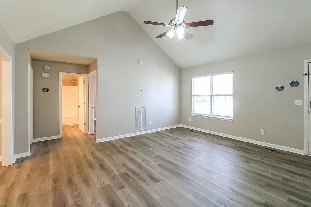 3 bed, 2.0 bath, 1260 sqft, $1,955 — Photo 4