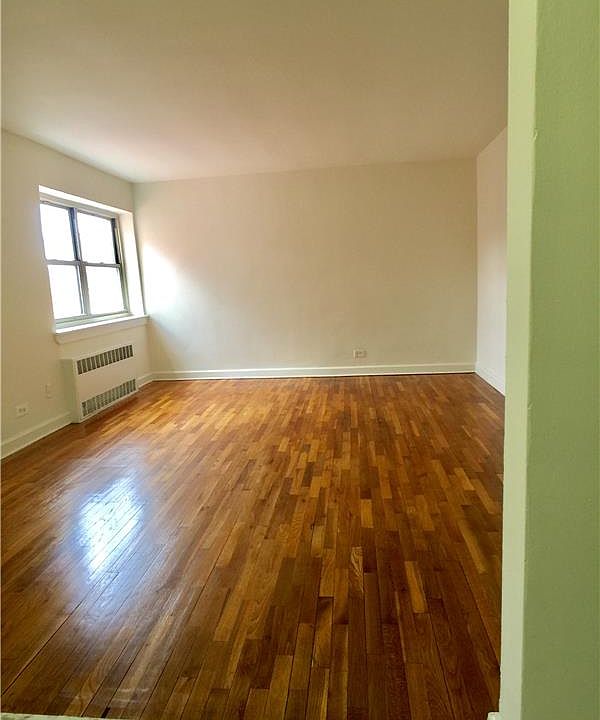 2nd image of 13524 Hoover Ave APT 6E