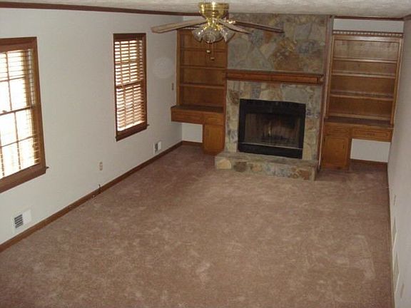 4th image of 830 Wayside Dr