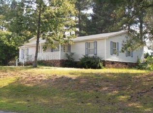 1006 Dunvegan Dr, Raeford, NC 28376