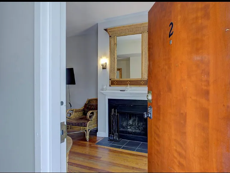 1118 F St NE #2 — Photo 3