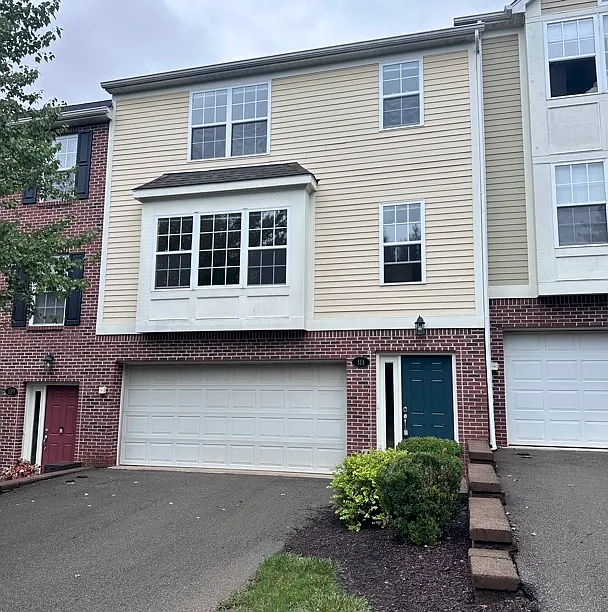 127 Laurel Crest Dr — Photo 1