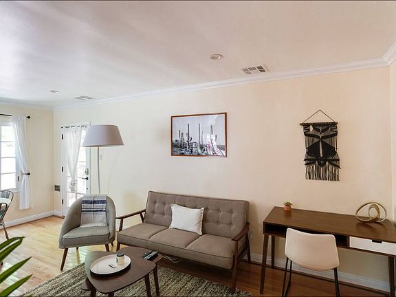 2nd image of 816 17th St #4