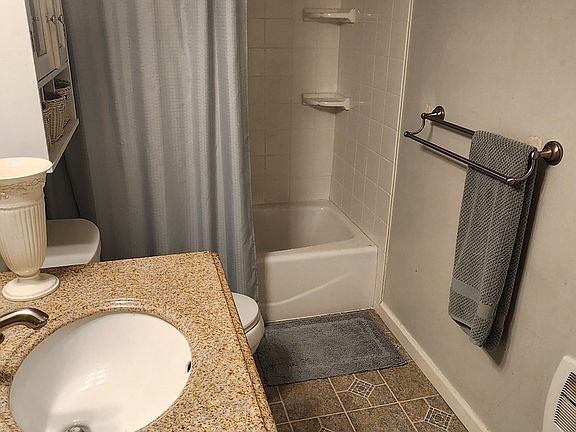 3rd image of 223 Crystal Ln