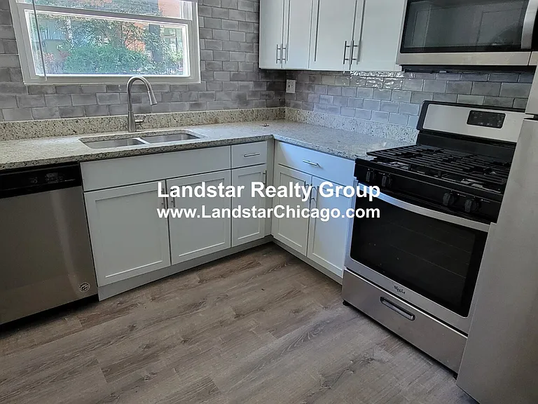 1321 W Sherwin Ave #GB — Photo 2