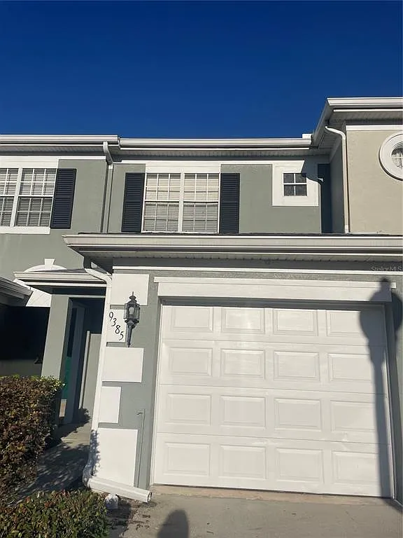 2 bed, 2.5 bath, 1304 sqft, $2,000 — Photo 1