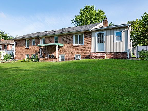 3rd image of 95 Cherry Dr W