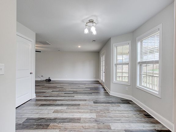 4th image of 551 Woodtrace Dr
