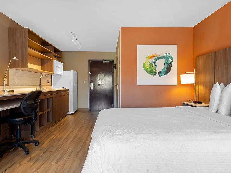 Studio Suite - 1 Queen Bed
