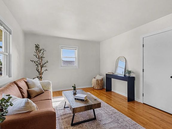 3rd image of 101 Ridge Dr #103