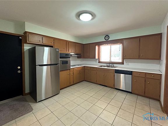 2nd image of 624 Lincolnshire Ln