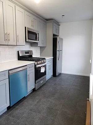 Rented by MCR Realty | media 7