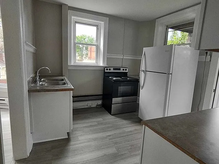 136 Broadway — Photo 10
