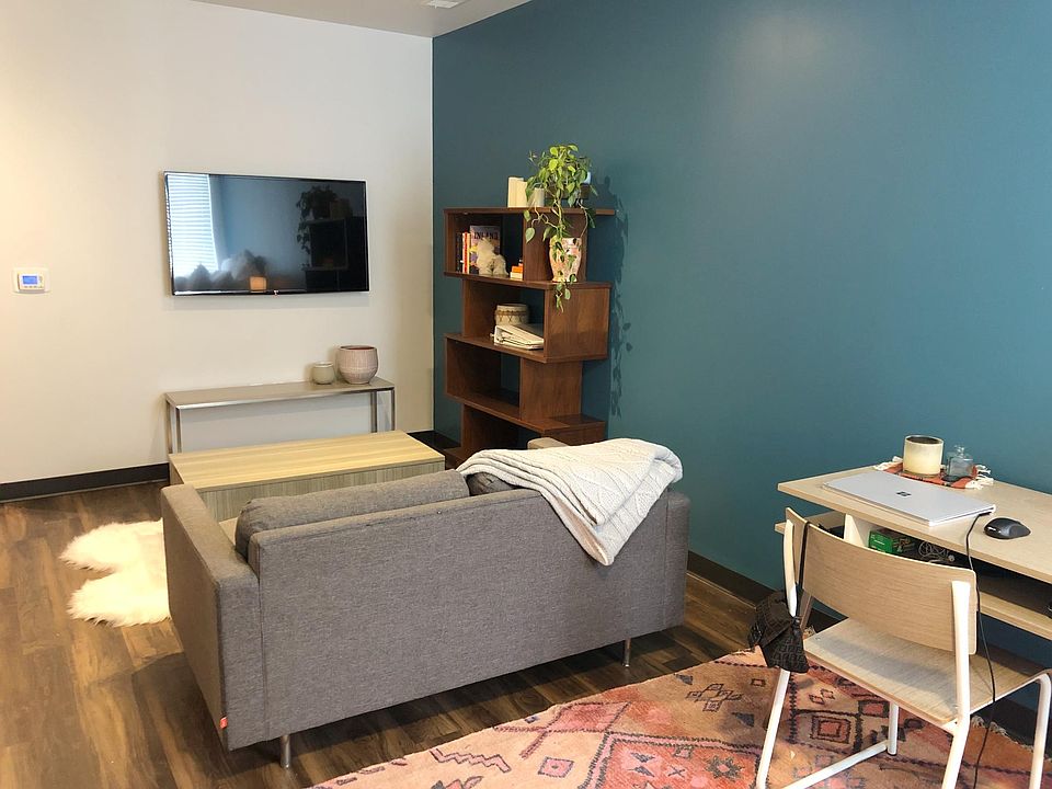 1st image of 915 Locust St APT 505