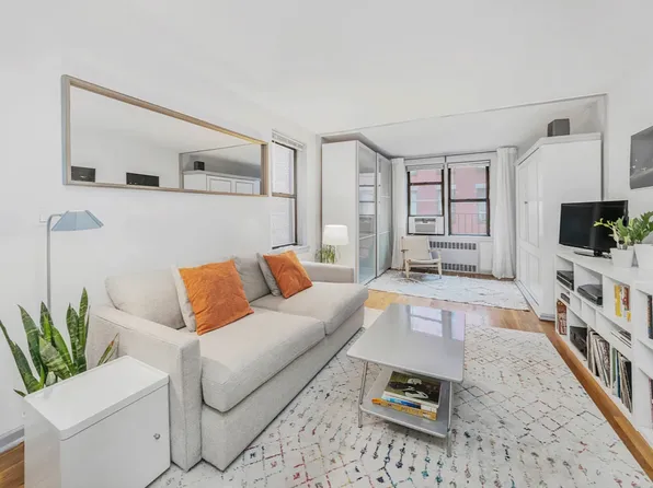 54 E 8th St APT 5H, New York, NY 10003