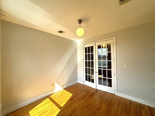 Rented by Pear NYC LLC | media 18