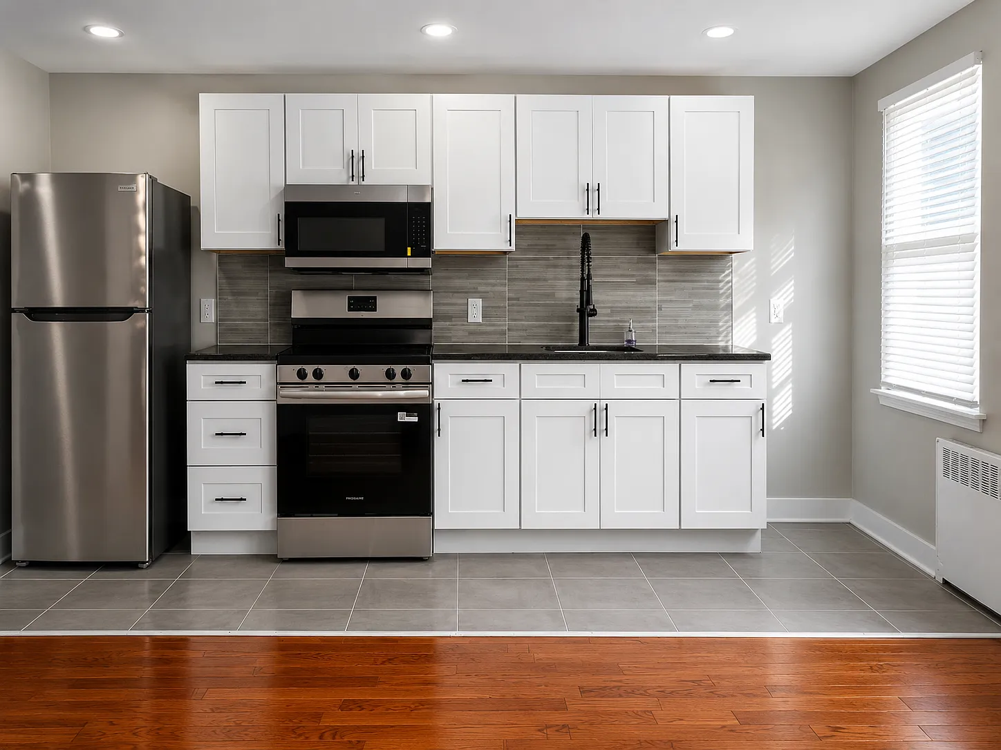 3 bed, 1044 sqft, $1,650 — Photo 2