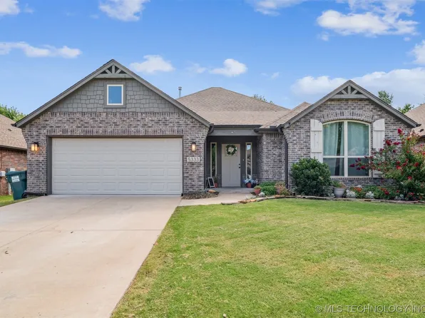 5333 Skylane Dr, Sand Springs, OK 74063