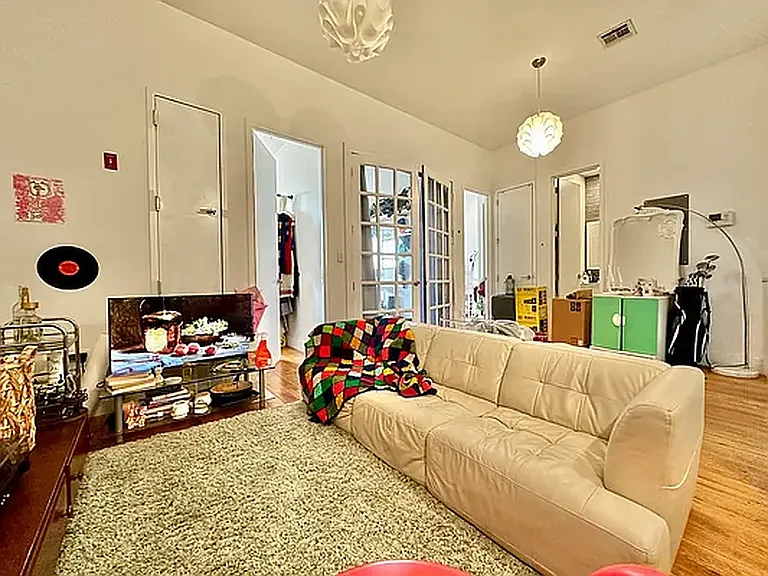 418 Melrose St #3F — Photo 40