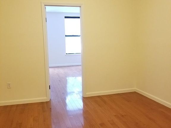 5th image of 261 1st Ave APT 4