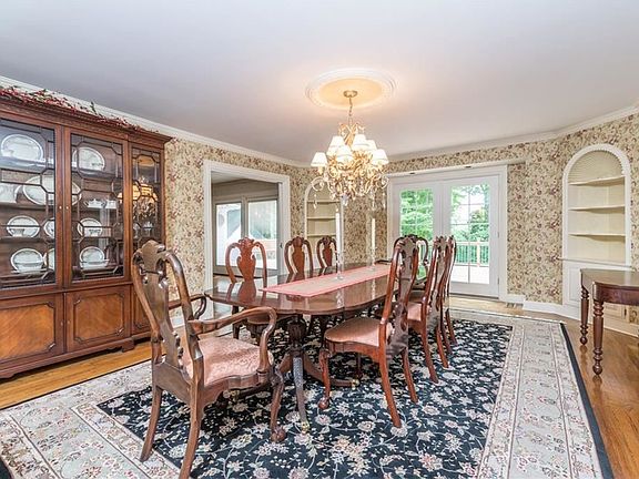 5th image of 1139 W Hill Dr