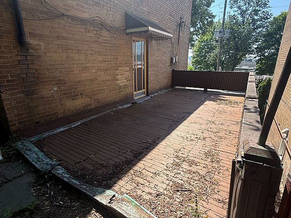 5th image of 832 Davenport Rd