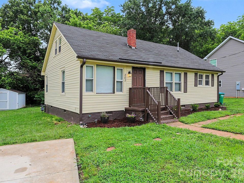 1st image of 202 S Pinchback Ave