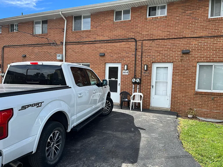 905 N Meadows Ct #D — Photo 33