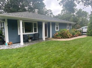 4 Canarsie Trl, Ridge, NY 11961