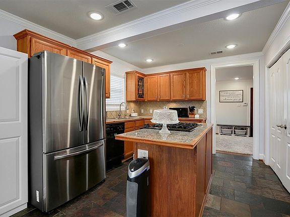 2nd image of 8515 Glencrest Ln
