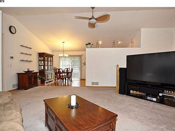 5th image of 502 Hemlock Dr