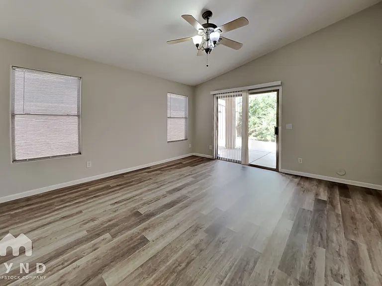 714 E Lovegrass Dr — Photo 5