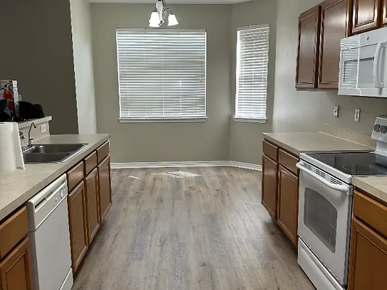 316 Peoria Blvd — Photo 5