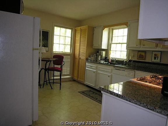 5th image of 9463 Cloverdale Ct