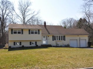 136 Riveredge Rd, Tinton Falls, NJ 07724
