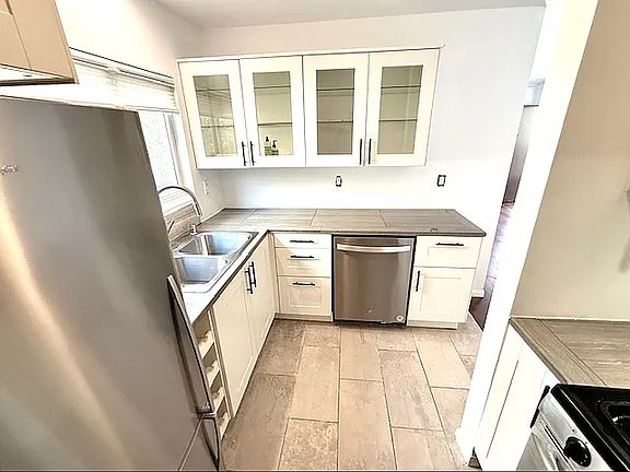 5th image of 934 15th St #4