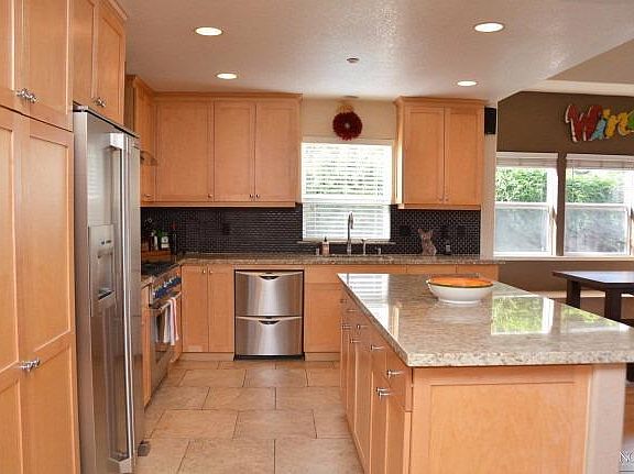 5th image of 464 Troy Ln