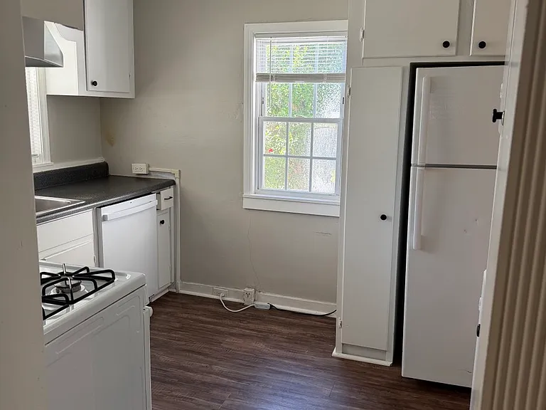 4204 Newton Dr NE — Photo 3