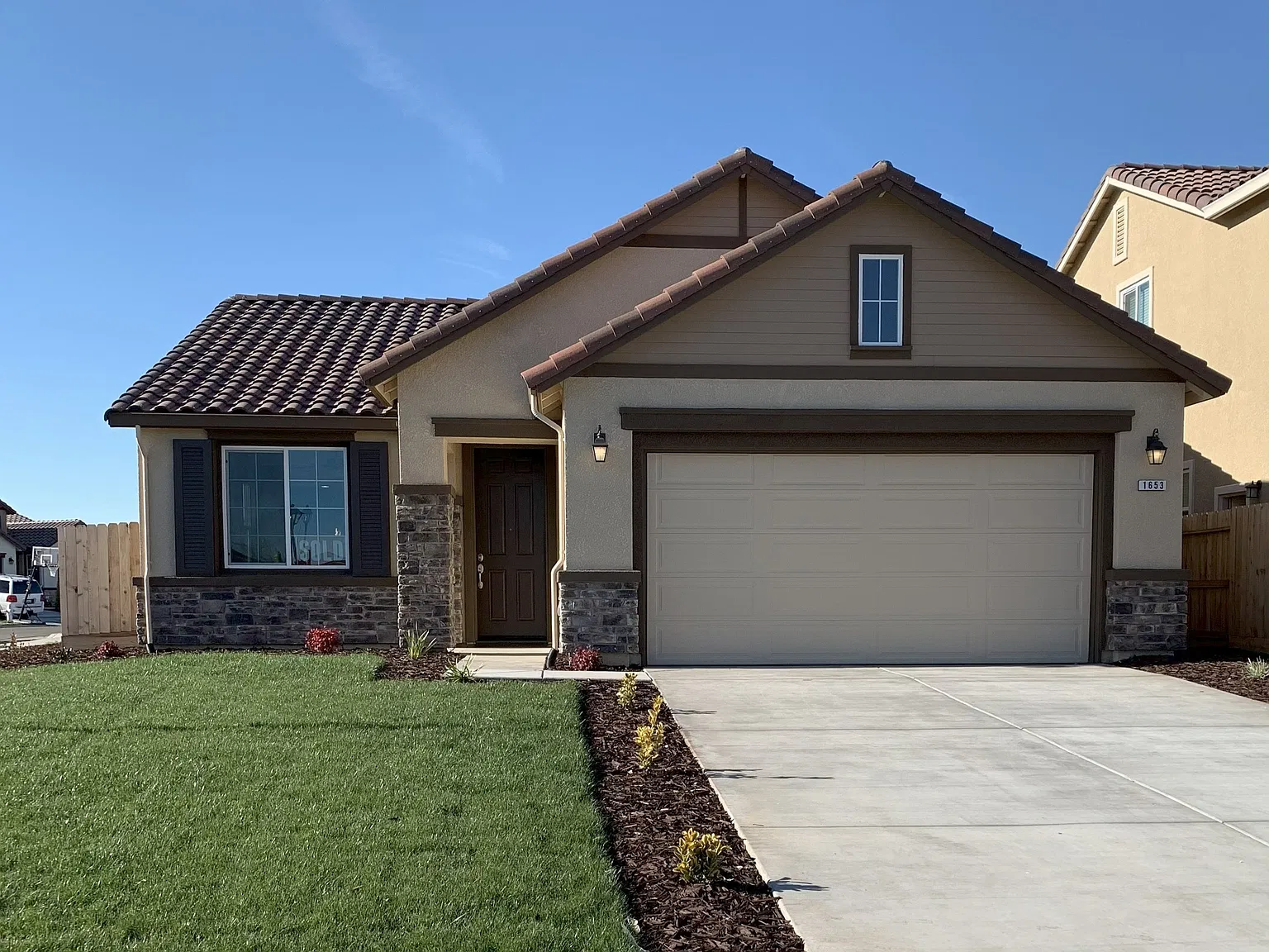 3 bed, 1284 sqft, $2,400 — Photo 1