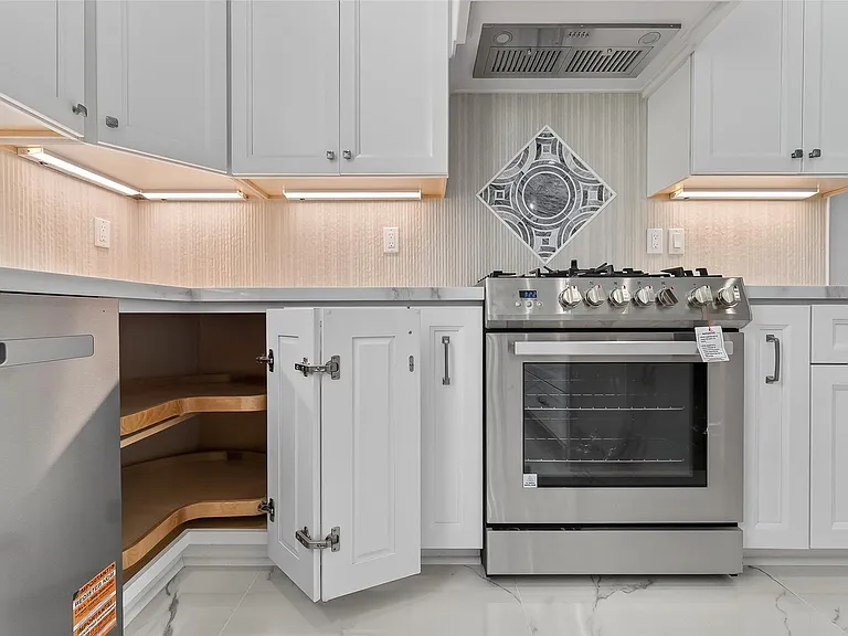 3344 Sanders St — Photo 31
