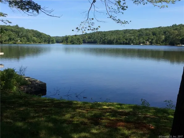 28 Lake Dr, Bethlehem, CT 06751