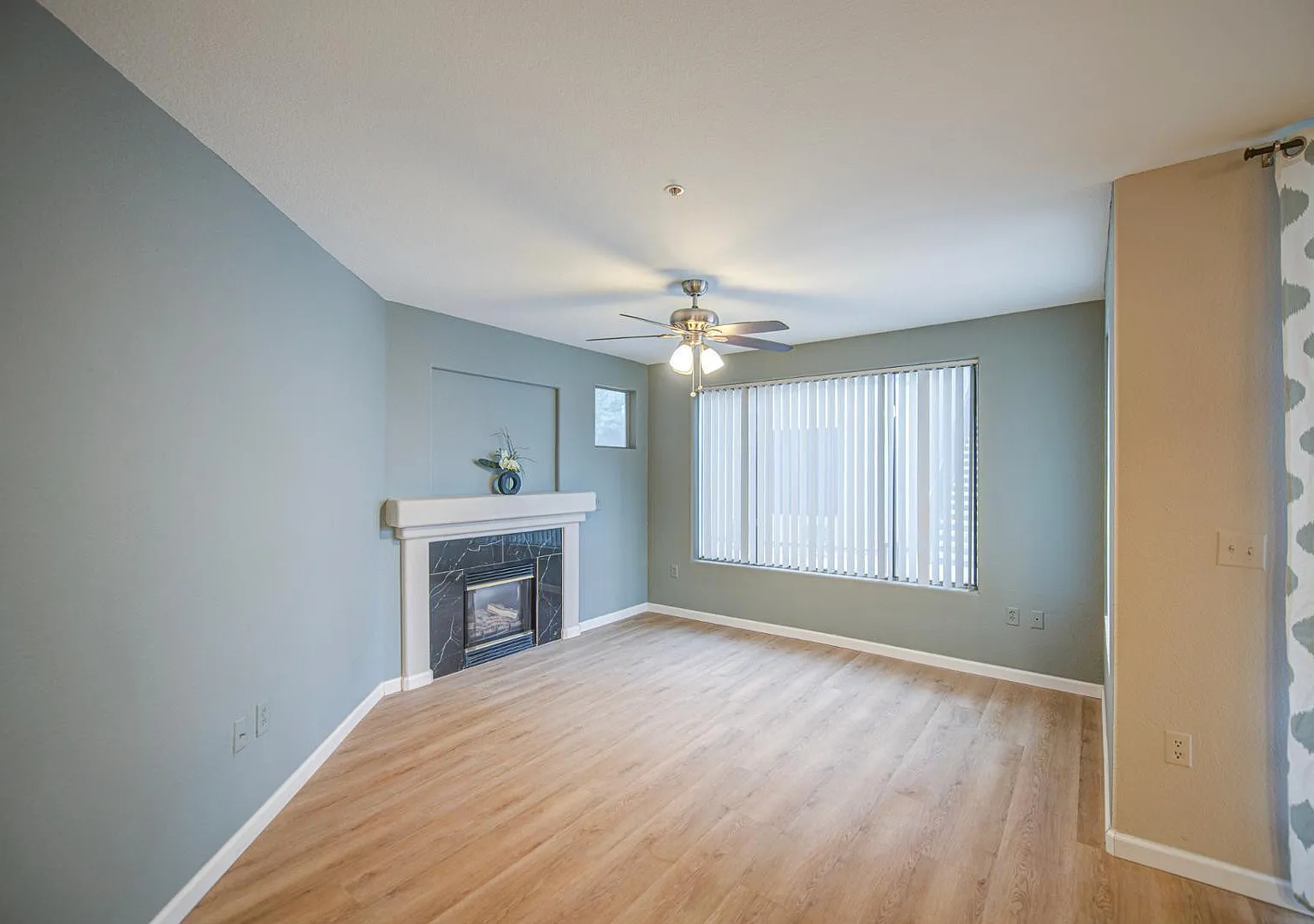 2 bed, 2.0 bath, 1042 sqft, $1,500 — Photo 2