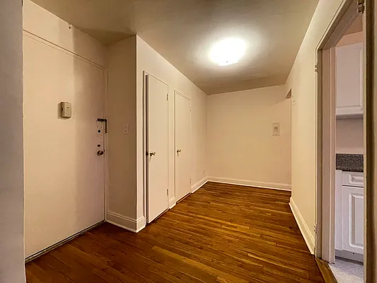 Rented by Kew Forest Realty Inc | media 4