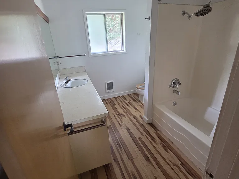 3935 Oak St — Photo 12