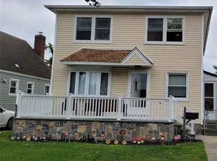 7840 266th St, Glen Oaks, NY 11004