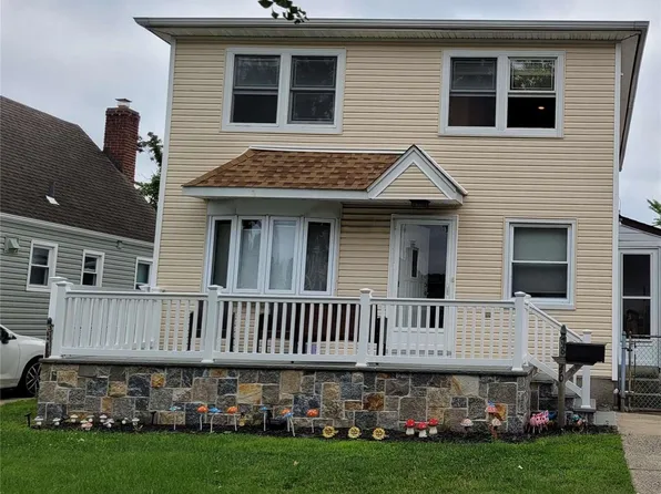 78-40 266th Street, Floral Park, NY 11004