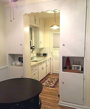 5th image of 171 College St APT 1