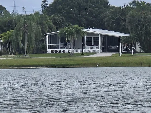 9061 SW Chevy Cir, Stuart, FL 34997